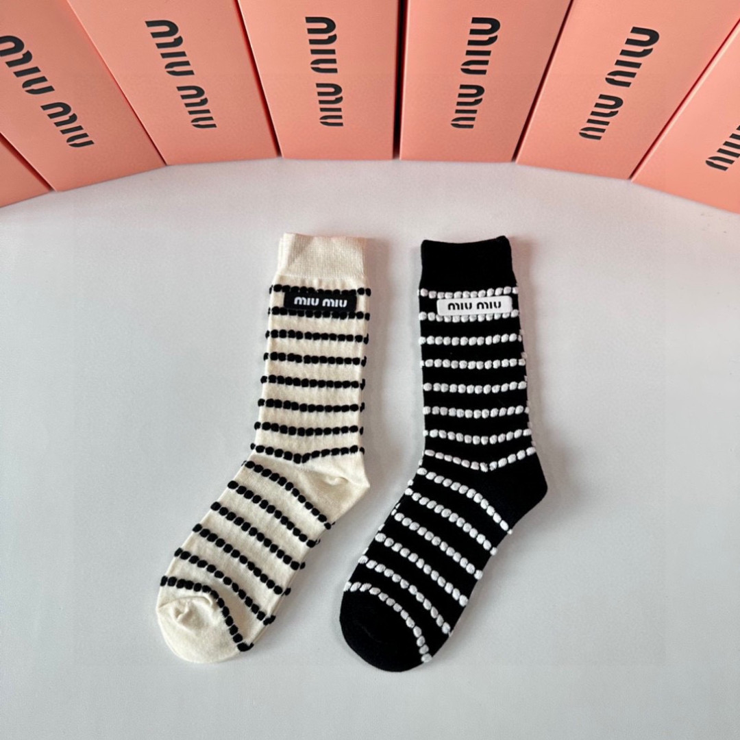 NO:702083,Special counter packaging MiuMiu's new striped cashmere pile socks!  Two pairs in a box, counter-synchronized socks, big brands out on the street, must-have socks for fashionistas, stockings, socks, miumiu, socks19860909特配专柜包装 MiuMiu（缪缪）新款条纹羊绒堆堆袜袜子！一盒两双,专柜同步款袜子,大牌出街,潮人必备超好搭袜子,丝袜,袜子,miumiu,socks,accessory