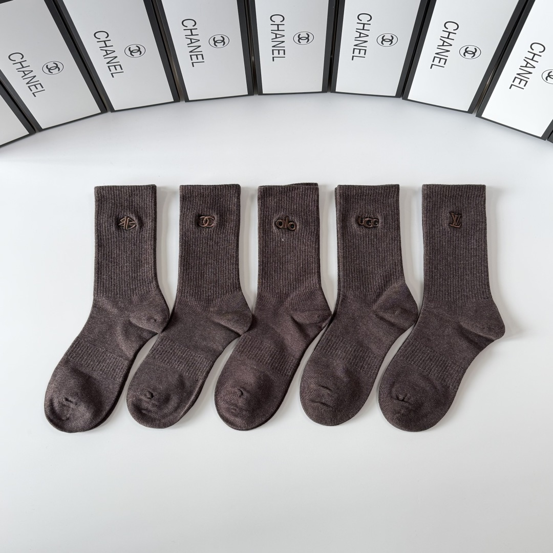NO:702103,Specially equipped with counter packaging Chanel (Chanel) new embroidered mid-length pile socks!  Five pairs in a box, synchronized tube socks at the counter, big brands going out on the street, must-have socks for fashionistas, stockings, socks, chanel, chanel, socks19860909特 配专柜包装 Chanel（香奈儿）新款刺绣中长款堆堆袜袜子！一盒五双,专柜同步筒袜袜子,大牌出街,潮人必备超好搭袜子,丝袜,袜子,chanel,chanel,socks,accessory
