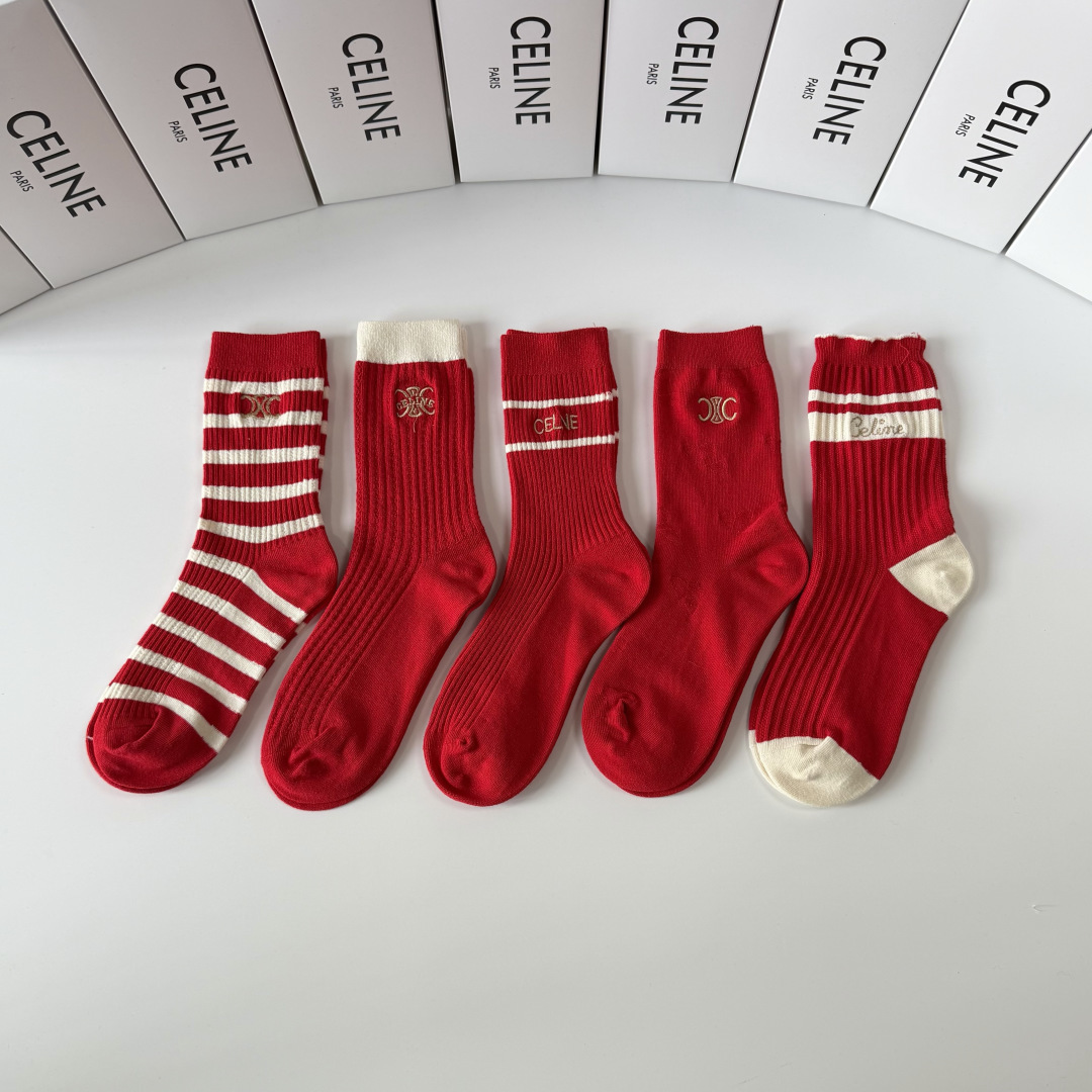 NO:718737,Special packaging, booming big red socks, CELINE's new classic embroidered mid-length pile socks!  Five pairs in a box, counter-synchronized tube socks, big brands out on the street, a must-have for fashionistas, super easy to match. Socks, stockings, socks, celine, celine, socks19860909特配包装 红红火火 大红袜 CELINE（赛琳）新款经典刺绣中长款堆堆袜袜子！一盒五双,专柜同步筒袜袜子,大牌出街,潮人必备超好搭.袜子,丝袜,袜子,celine,celine,socks,accessory