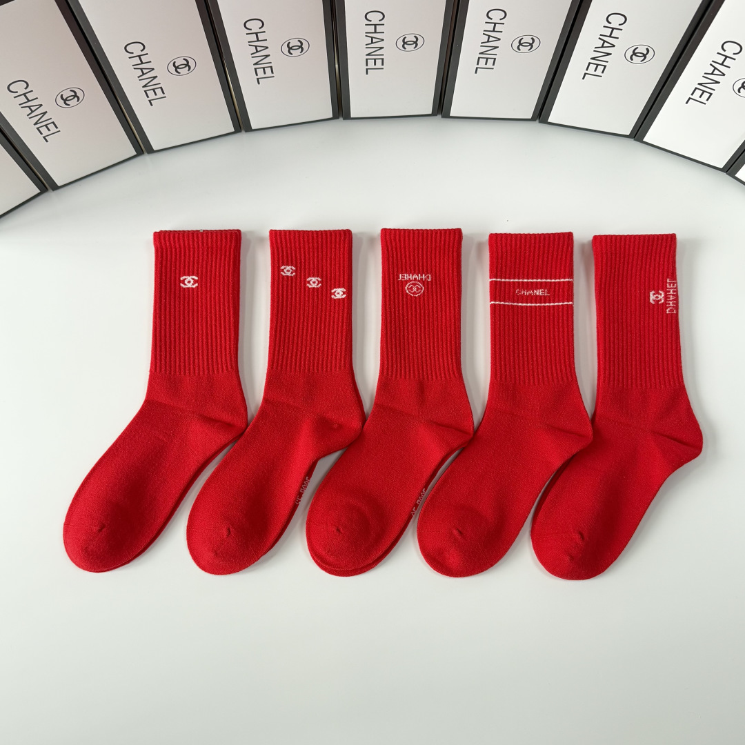 NO:718735,Special packaging, booming big red socks CHANEL (Chanel) new classic mid-length pile socks!  Five pairs in a box, counter-synchronized tube socks, big brands out on the street, a must-have for fashionistas, super easy to match. Socks, stockings, socks, chanel, chanel, socks19860909特 配包装 红红火火 大红袜 CHANEL（香奈儿）新款经典中长款堆堆袜袜子！一盒五双,专柜同步筒袜袜子,大牌出街,潮人必备超好搭.袜子,丝袜,袜子,chanel,chanel,socks,accessory