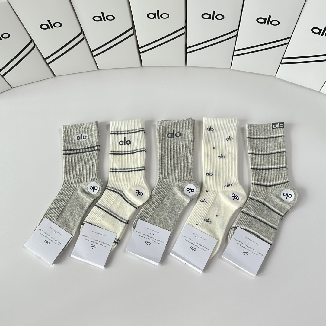 NO:718660,Specially equipped with counter packaging, ALO's new double-needle mid-length pile socks!  Five pairs in a box, synchronized tube socks at the counter, big brands going out on the street, a must-have for fashionistas, super easy to match. Socks, stockings, socks, socks19860909特 配专柜包装 ALO 新款双针中长款堆堆袜袜子！一盒五双,专柜同步筒袜袜子,大牌出街,潮人必备超好搭.袜子,丝袜,袜子,socks,accessory