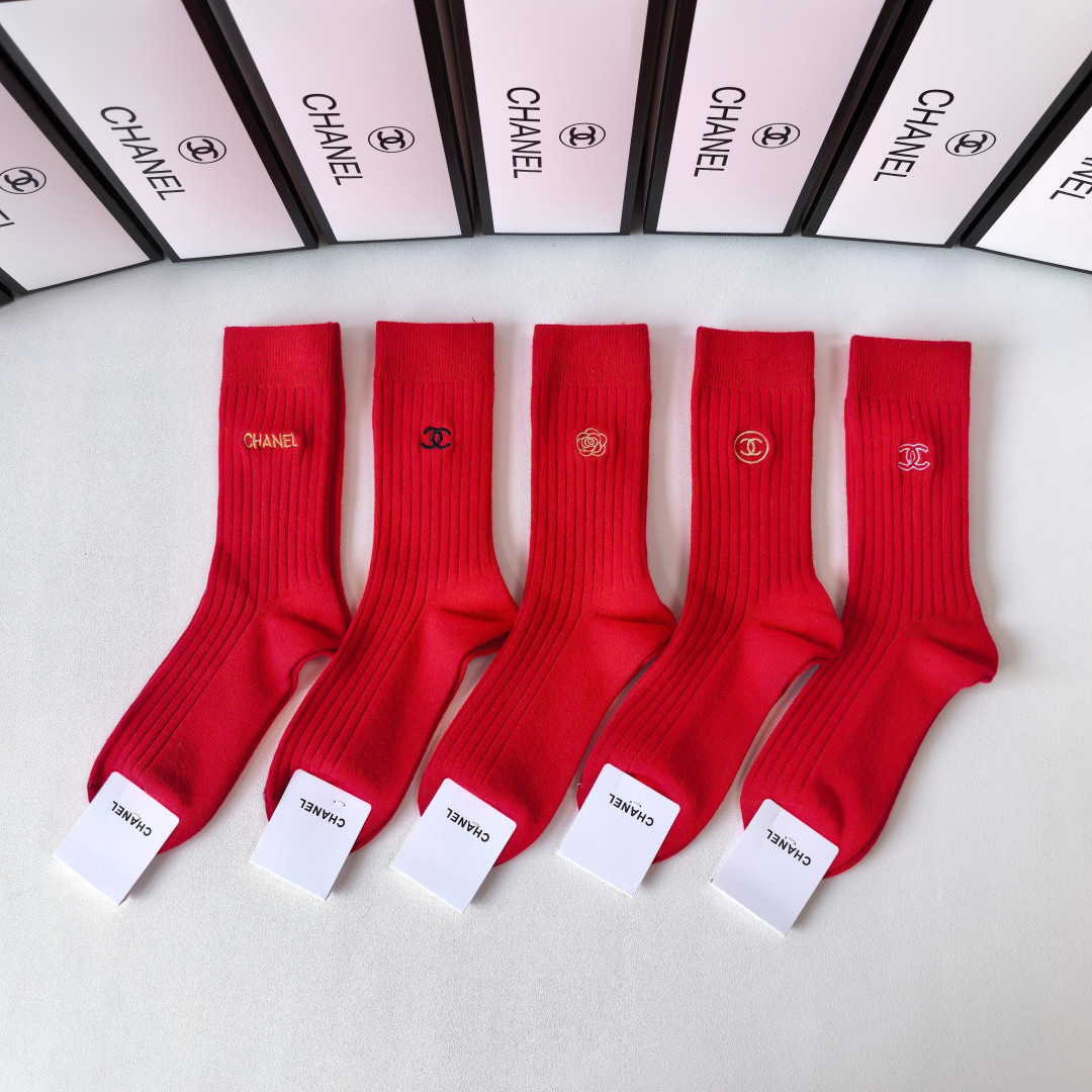 NO:718726,Special packaging, booming big red socks, Chanel (Chanel) new classic embroidered mid-length pile socks!  Five pairs in a box, counter-synchronized tube socks, big brands out on the street, a must-have for fashionistas, super easy to match. Socks, stockings, socks, chanel, chanel, socks19860909特配包装 红红火火 大红袜 Chanel(香奈儿)新款经典刺绣中长款堆堆袜袜子！一盒五双,专柜同步筒袜袜子,大牌出街,潮人必备超好搭.袜子,丝袜,袜子,chanel,chanel,socks,accessory