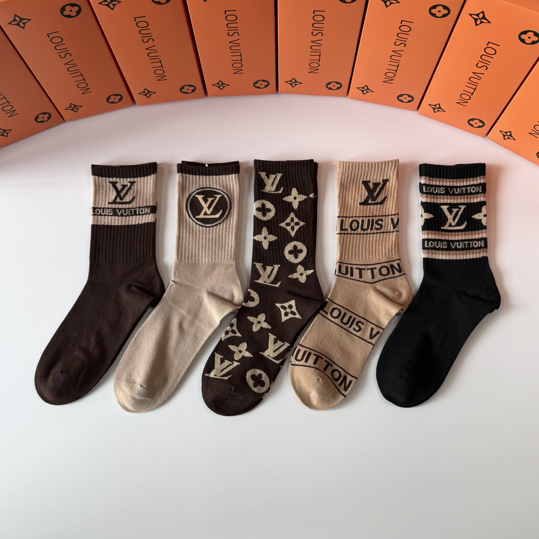 NO:718671,Specially equipped with counter packaging LV (Louis Vuitton) new mid-length pile socks!  Five pairs in a box, synchronized tube socks at the counter, big brands going out on the street, must-have socks for fashionistas, stockings, socks, louis vuitton, louis vuitton, socks19860909特 配专柜包装 LV（路易威登）新款中长款堆堆袜袜子！一盒五双,专柜同步筒袜袜子,大牌出街,潮人必备超好搭袜子,丝袜,袜子,louis vuitton,louis vuitton,socks,accessory