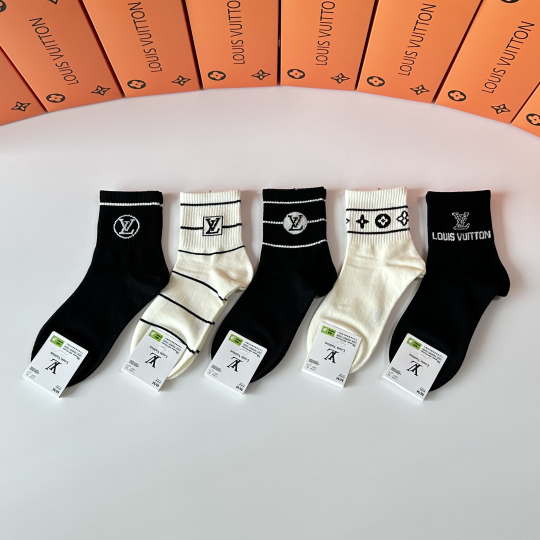 NO:718673,Specially equipped with counter packaging LV (Louis Vuitton) new mid-length socks and piles of socks!  Five pairs in a box, synchronized tube socks at the counter, big brands going out on the street, must-have socks for fashionistas, stockings, socks, louis vuitton, louis vuitton, socks19860909特 配专柜包装 LV（路易威登）新款中长筒袜堆堆袜袜子！一盒五双,专柜同步筒袜袜子,大牌出街,潮人必备超好搭袜子,丝袜,袜子,louis vuitton,louis vuitton,socks,accessory