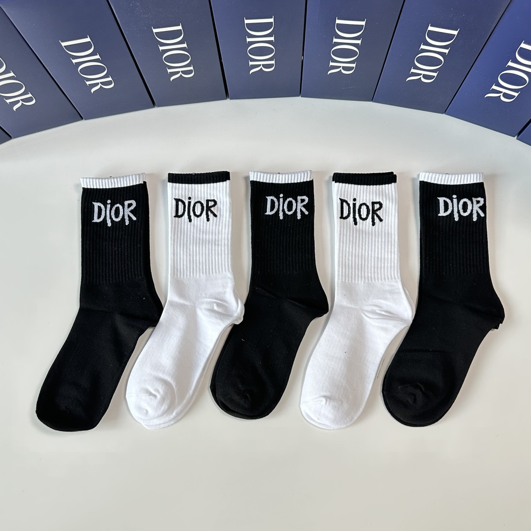 NO:718697,Specially equipped with counter packaging DIOR's new mid-length pile socks!  Five pairs in a box, synchronized tube socks at the counter, big brands going out on the street, must-have socks for fashionistas, stockings, socks, dior, dior, socks19860909特 配专柜包装 DIOR（迪奥）新款中长款堆堆袜袜子！一盒五双,专柜同步筒袜袜子,大牌出街,潮人必备超好搭袜子,丝袜,袜子,dior,dior,socks,accessory