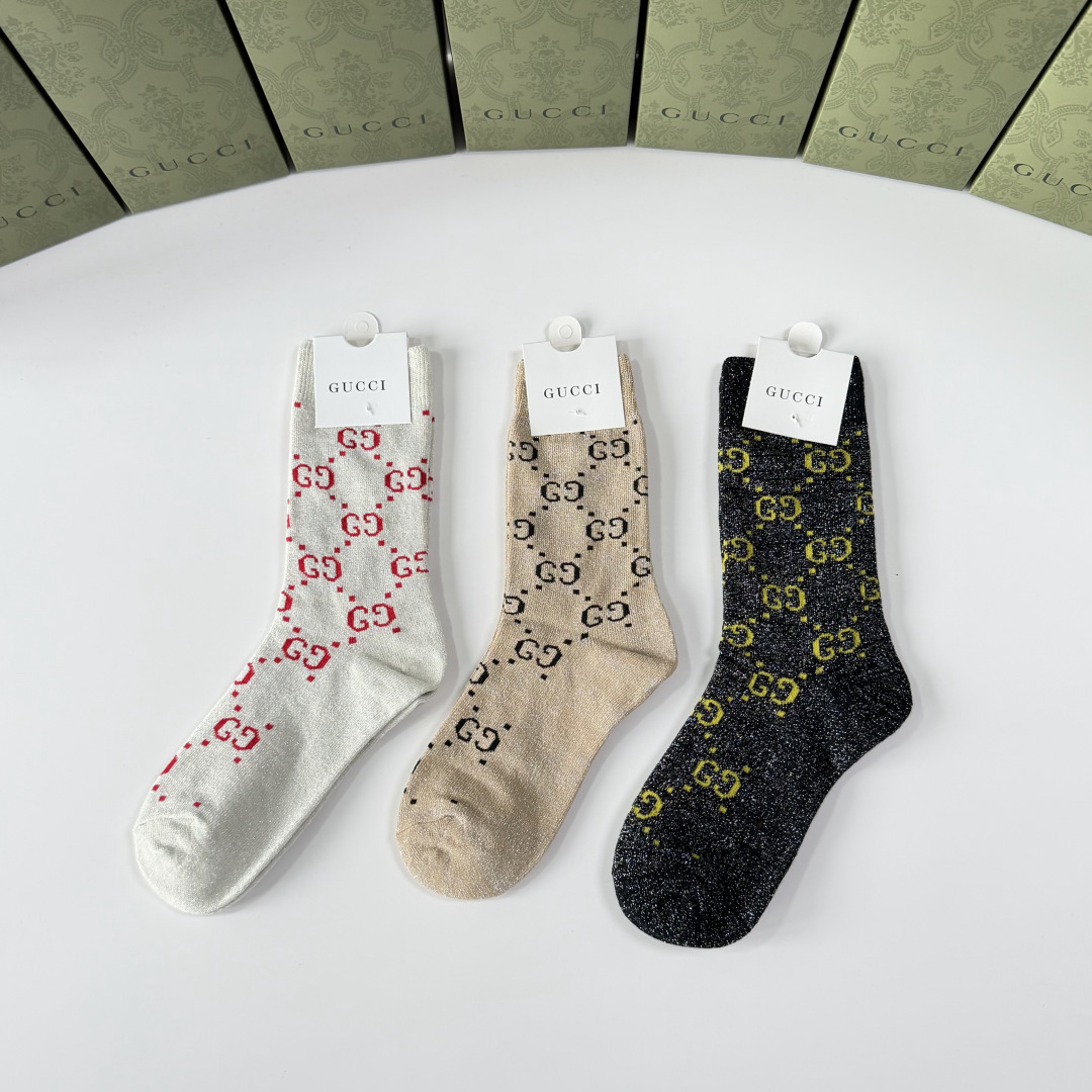 NO:718715,Specially packaged Gucci's new classic mid-length gold stockings!  Three pairs in a box, in any color, counter-synchronized tube socks, big brands out on the street, a must-have for fashionistas, super easy to match. Socks, stockings, socks, gucci, gucci, socks19860909特 配包装 Gucci（古驰）新款经典中长金丝堆堆袜袜子！一盒三双, 颜色任选,专柜同步筒款袜子,大牌出街,潮人必备超好搭.袜子,丝袜,袜子,gucci,gucci,socks,accessory