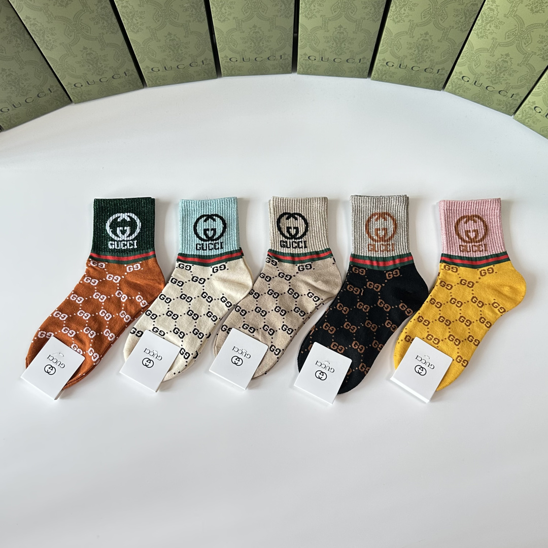 NO:718716,Specially equipped with counter packaging Gucci's new mid-length pile socks!  Five pairs in a box, counter-synchronized tube socks, big brands out on the street, a must-have for fashionistas, super easy to match. Socks, stockings, socks, gucci, gucci, socks19860909特 配专柜包装 Gucci（古驰）新款中长款堆堆袜袜子！一盒五双,专柜同步筒袜袜子,大牌出街,潮人必备超好搭.袜子,丝袜,袜子,gucci,gucci,socks,accessory