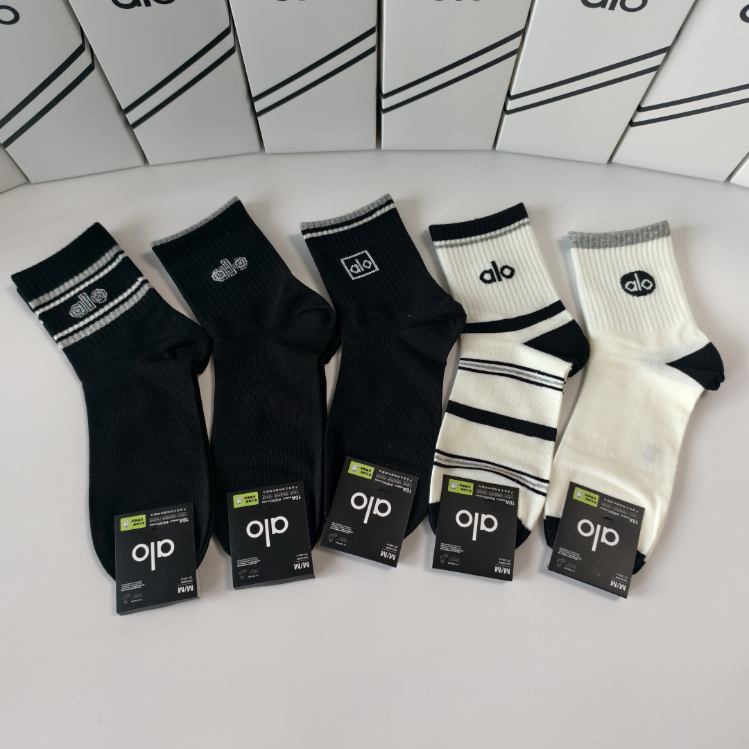 NO:718699,Specially equipped with counter packaging, ALO's new mid-length socks, piles of socks!  Five pairs in a box, synchronized tube socks at the counter, big brands going out on the street, must-have socks for fashionistas, stockings, socks, socks19860909特 配专柜包装 ALO 新款中长筒袜堆堆袜袜子！一盒五双,专柜同步筒袜袜子,大牌出街,潮人必备超好搭袜子,丝袜,袜子,socks,accessory