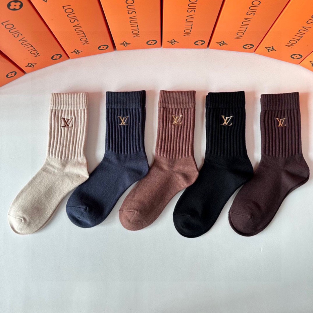 NO:718705,Specially packaged LV (Louis Vuitton) new cashmere mid-length pile socks!  Five pairs in a box, counter-synchronized tube socks, big brands out on the street, fashionable people must have super matching socks, stockings, socks, louis vuitton, louis vuitton, socks19860909特 配包装 LV（路易威登）新款羊绒中长款堆堆袜袜子！一盒五双, 专柜同步筒款袜子,大牌出街,潮人必备超好搭袜子,丝袜,袜子,louis vuitton,louis vuitton,socks,accessory