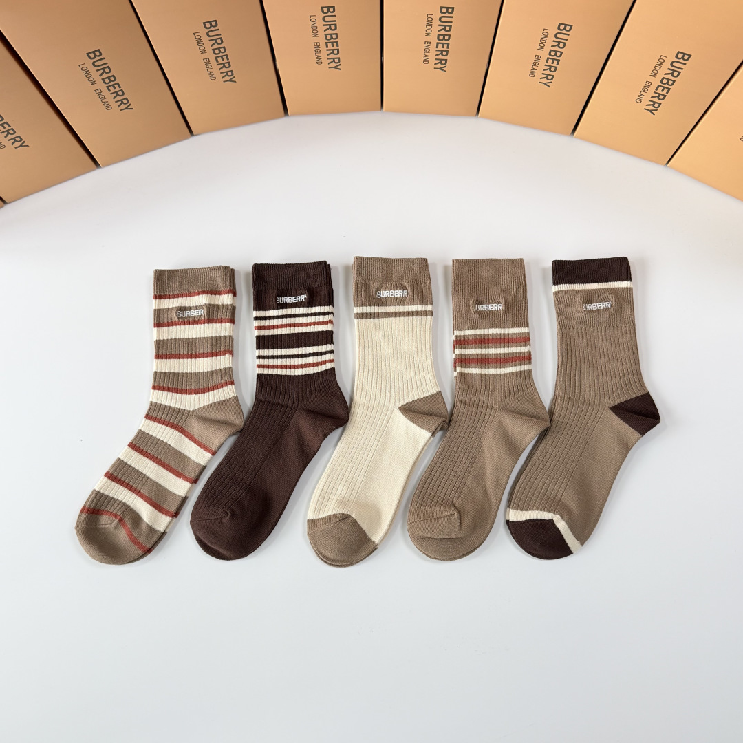 NO:718723,Specially equipped with counter packaging BURBERRY (Prada) new knitted embroidered mid-length pile socks!  Five pairs in a box, synchronized tube socks at the counter, big brands going out on the street, must-have socks for fashionistas, stockings, socks, burberry, prada, socks19860909特 配专柜包装 BURBERRY（普拉达）新款针织刺绣中长款堆堆袜袜子！一盒五双,专柜同步筒袜袜子,大牌出街,潮人必备超好搭袜子,丝袜,袜子,burberry,prada,socks,accessory