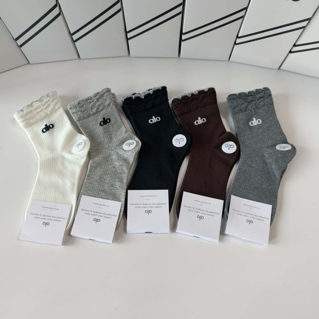 NO:719081,Specially equipped with counter packaging, ALO's new mid-length socks, piles of socks!  Five pairs in a box, synchronized tube socks at the counter, big brands going out on the street, must-have socks for fashionistas, stockings, socks, socks19860909特 配专柜包装 ALO 新款中长筒袜堆堆袜袜子！一盒五双,专柜同步筒袜袜子,大牌出街,潮人必备超好搭袜子,丝袜,袜子,socks,accessory
