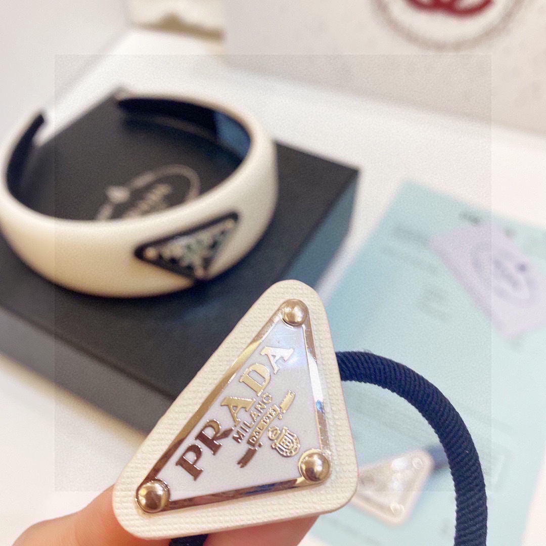 爆款 （三件套）配专柜包装PRADA（普拉达）发箍、发圈、发夹（三件套）可分开搭配 经典logo 非常洋