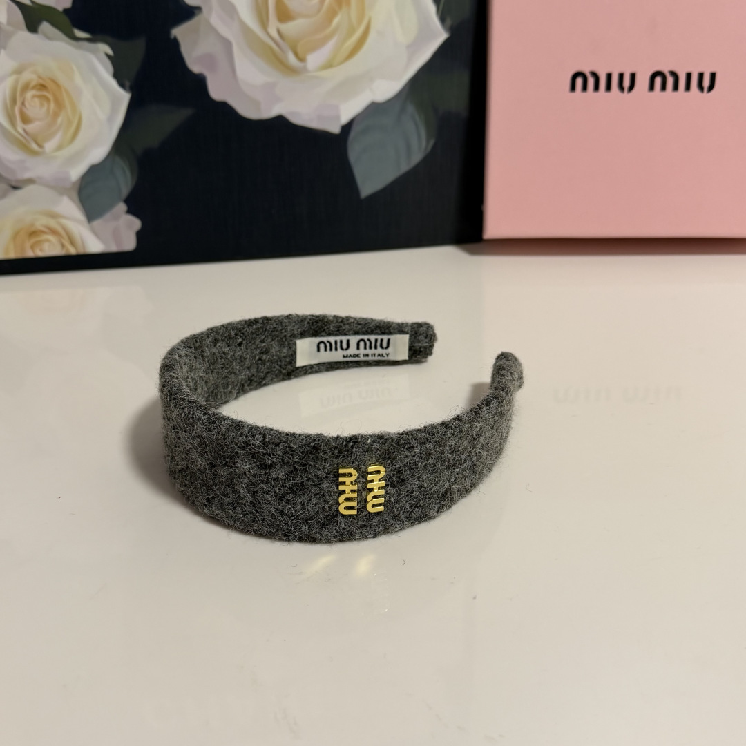 配专柜包装MiuMiu（缪缪）最新发箍小仙女快入手特殊材质 不嘞头可盐可甜～