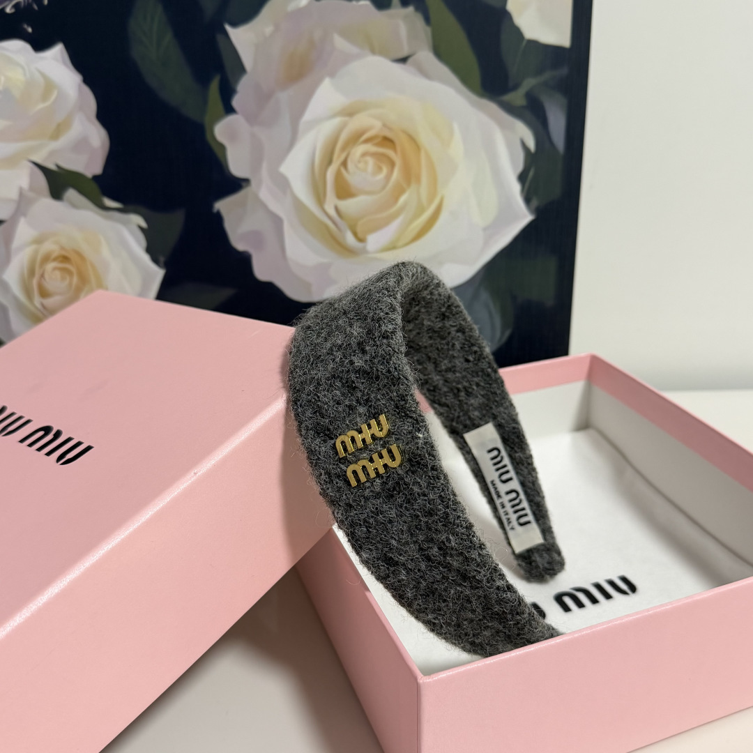 配专柜包装MiuMiu（缪缪）最新发箍小仙女快入手特殊材质 不嘞头可盐可甜～