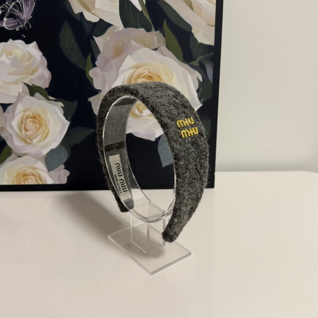 配专柜包装MiuMiu（缪缪）最新发箍小仙女快入手特殊材质 不嘞头可盐可甜～