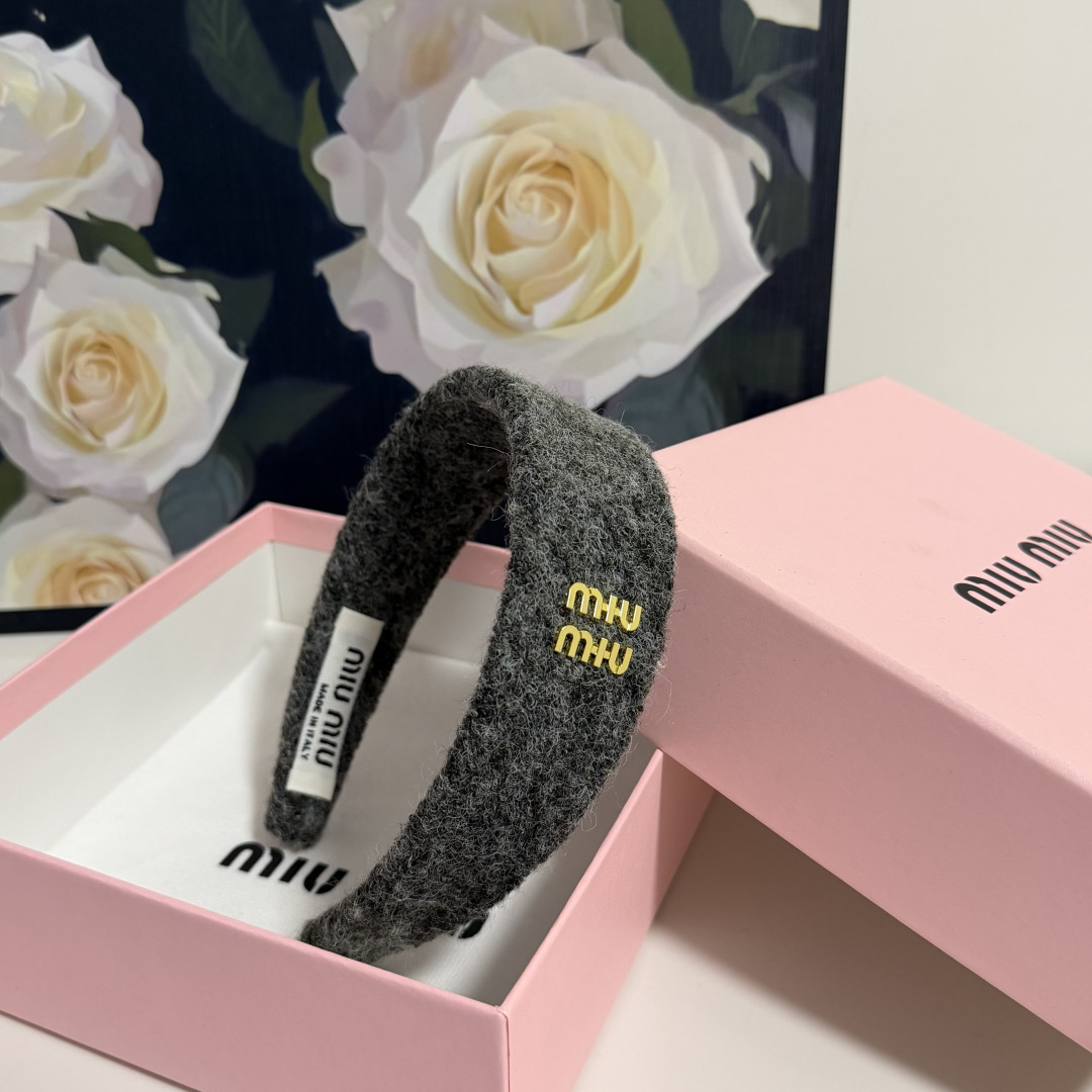 配专柜包装MiuMiu（缪缪）最新发箍小仙女快入手特殊材质 不嘞头可盐可甜～