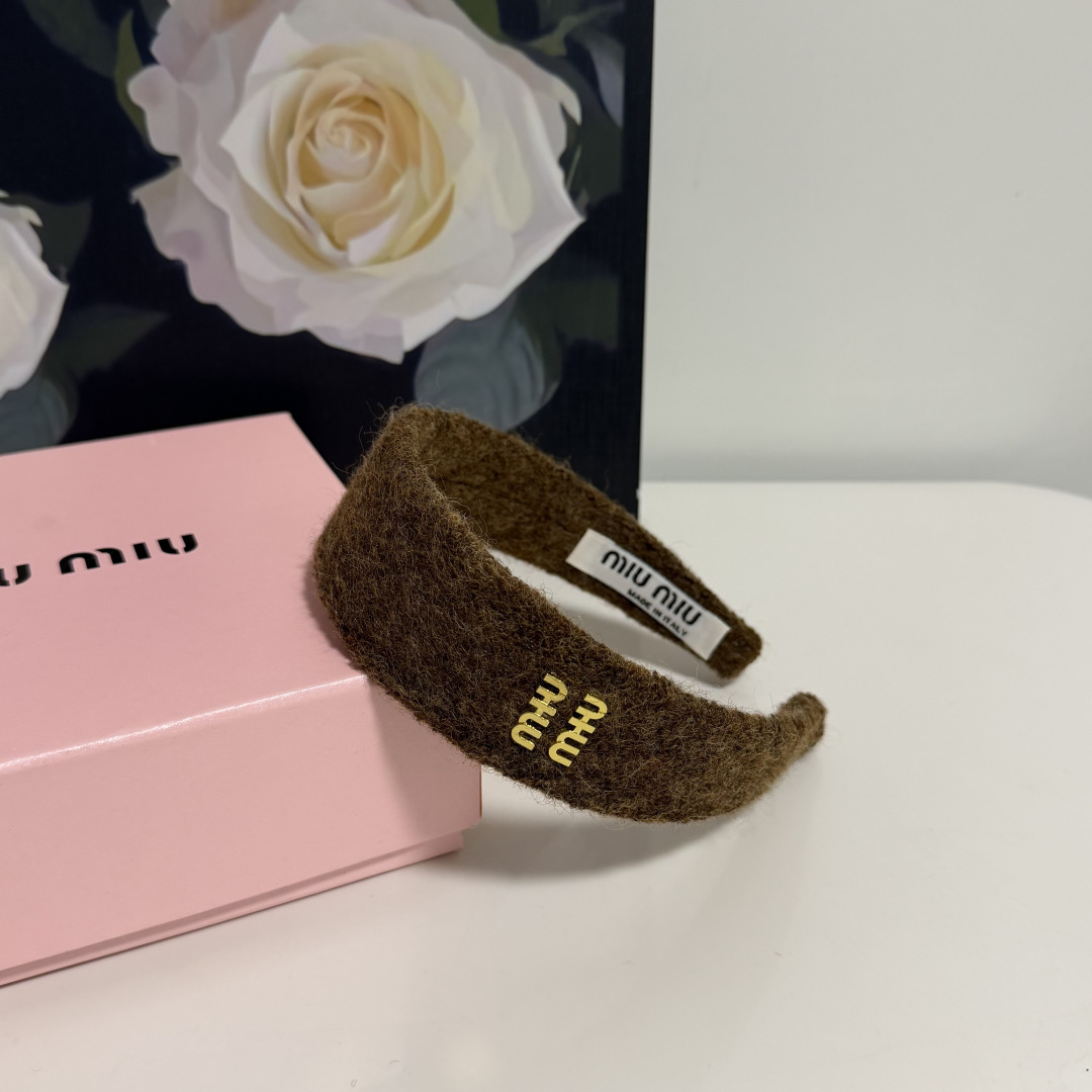 配专柜包装MiuMiu（缪缪）最新发箍小仙女快入手特殊材质 不嘞头可盐可甜～