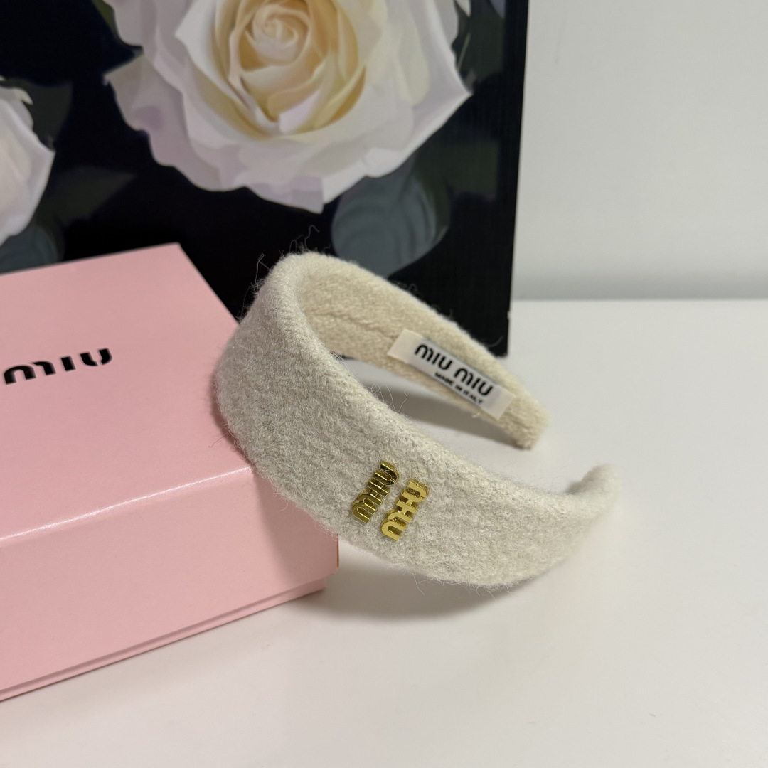 配专柜包装MiuMiu（缪缪）最新发箍小仙女快入手特殊材质 不嘞头可盐可甜～