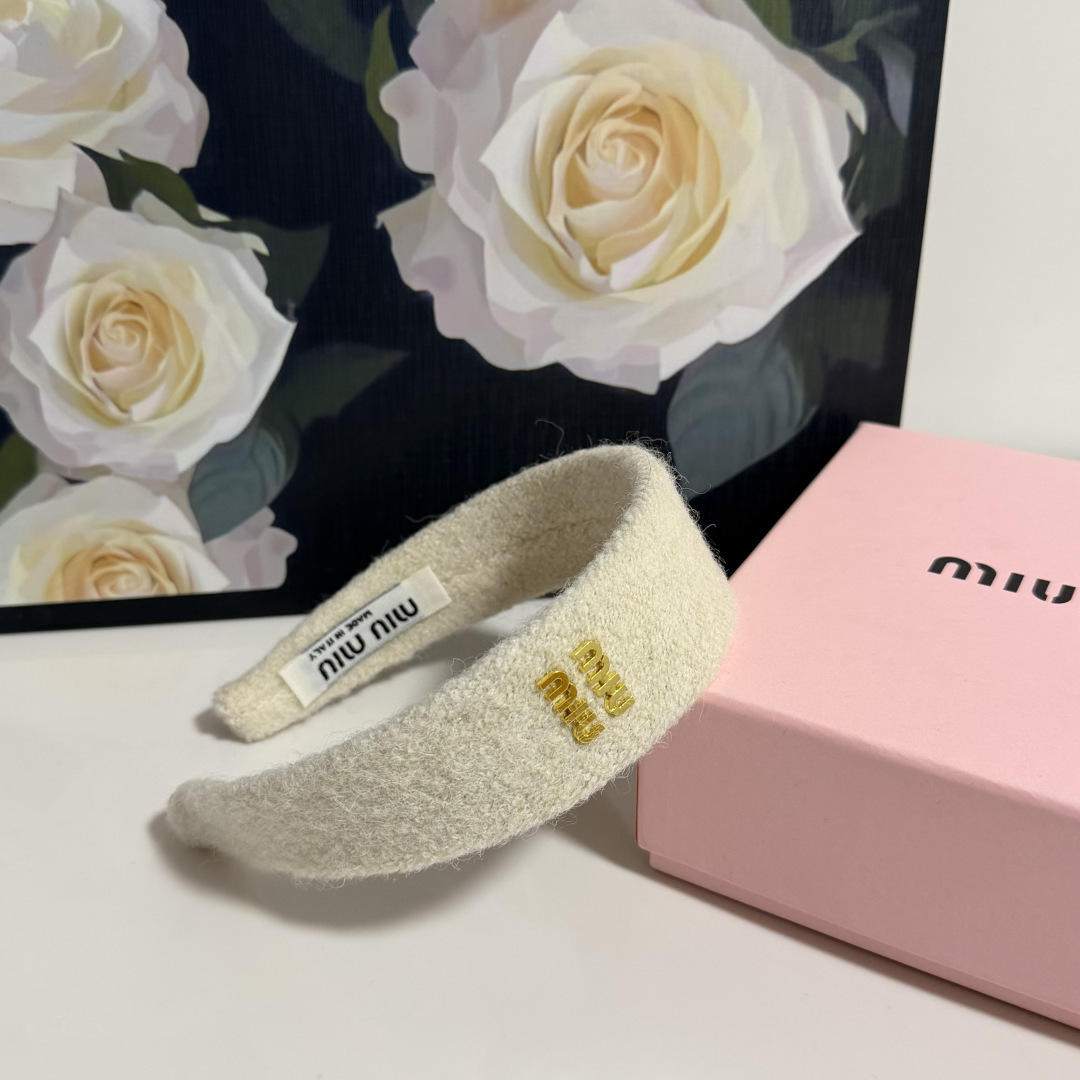 配专柜包装MiuMiu（缪缪）最新发箍小仙女快入手特殊材质 不嘞头可盐可甜～