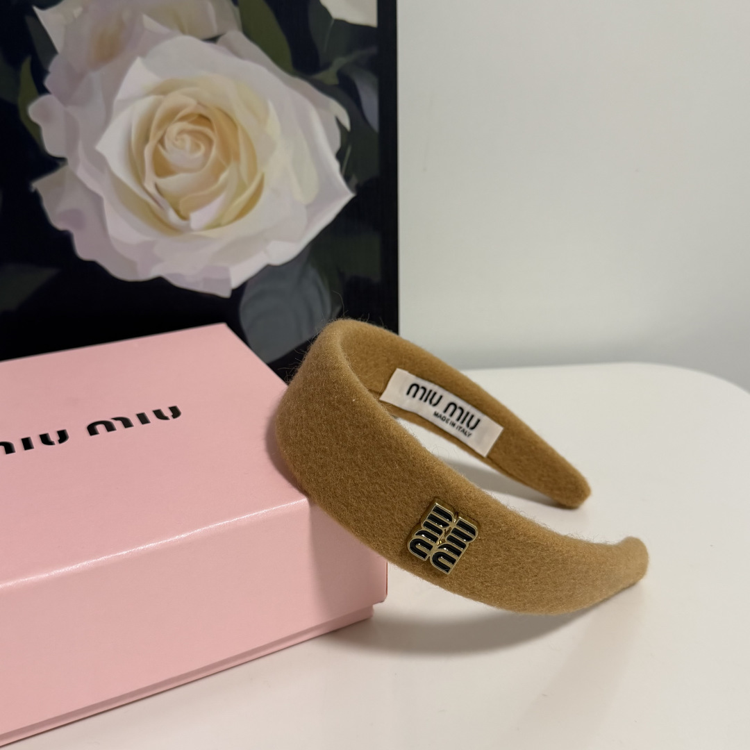 配专柜包装MiuMiu（缪缪）最新发箍小仙女快入手特殊材质 不嘞头可盐可甜～