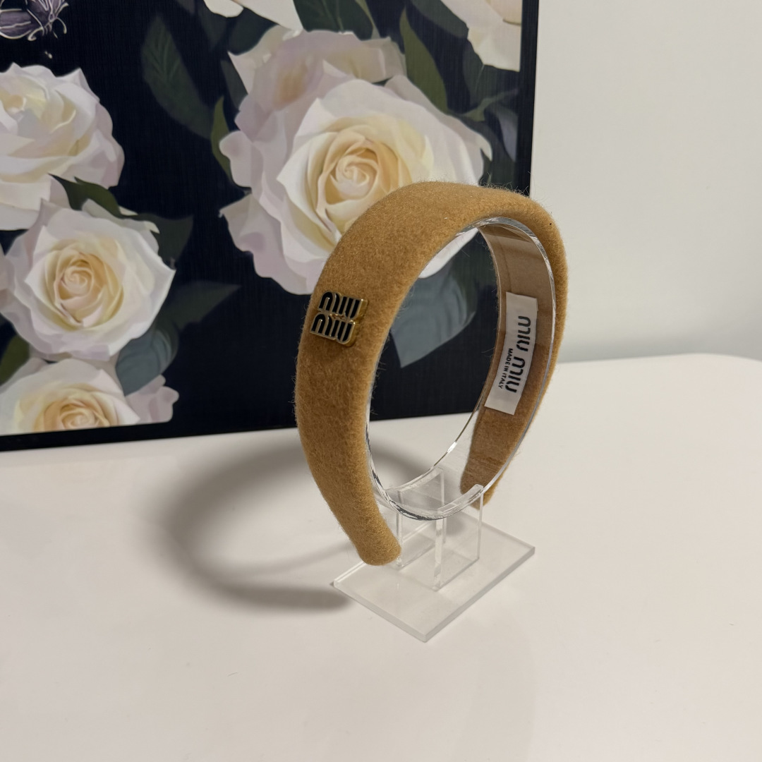 配专柜包装MiuMiu（缪缪）最新发箍小仙女快入手特殊材质 不嘞头可盐可甜～