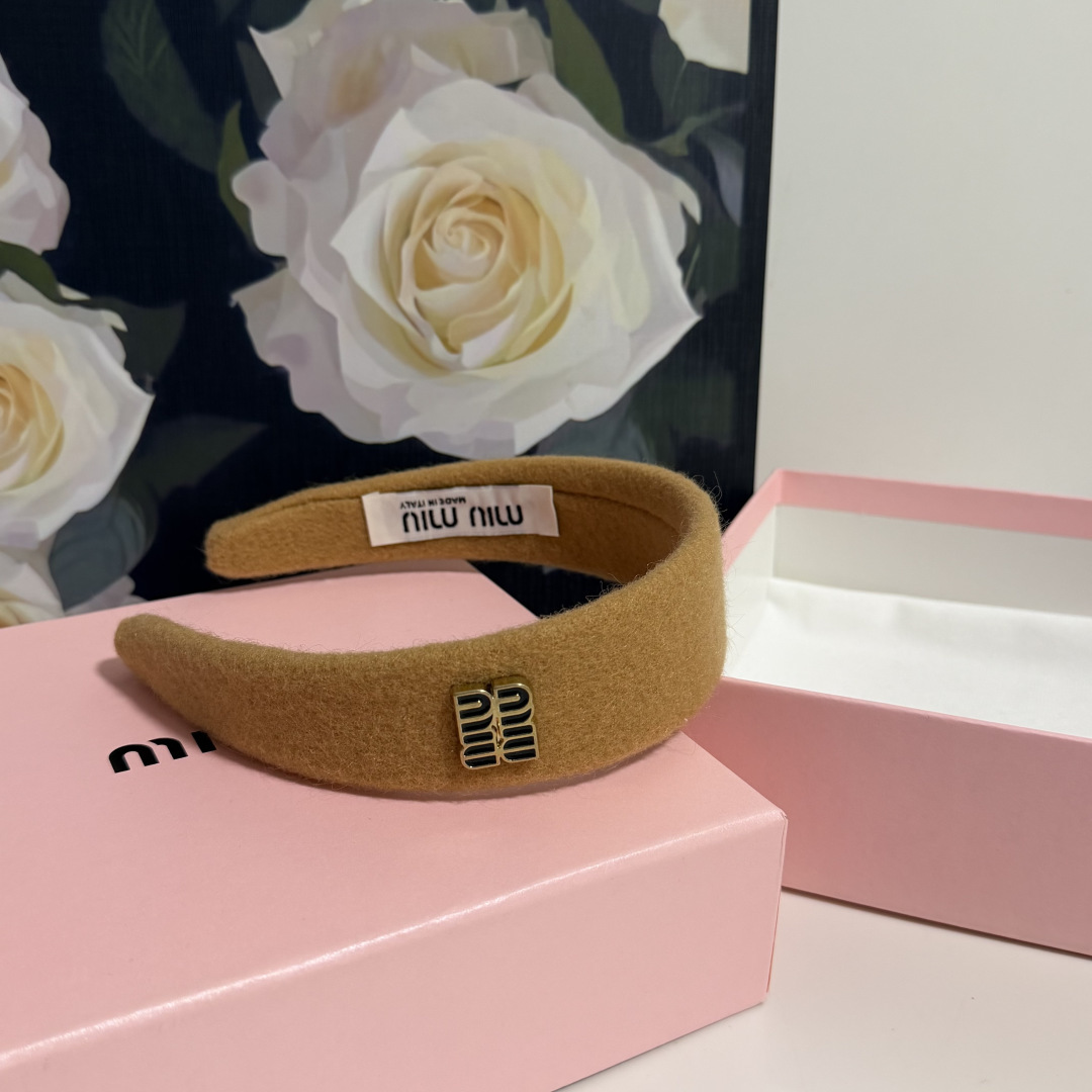 配专柜包装MiuMiu（缪缪）最新发箍小仙女快入手特殊材质 不嘞头可盐可甜～