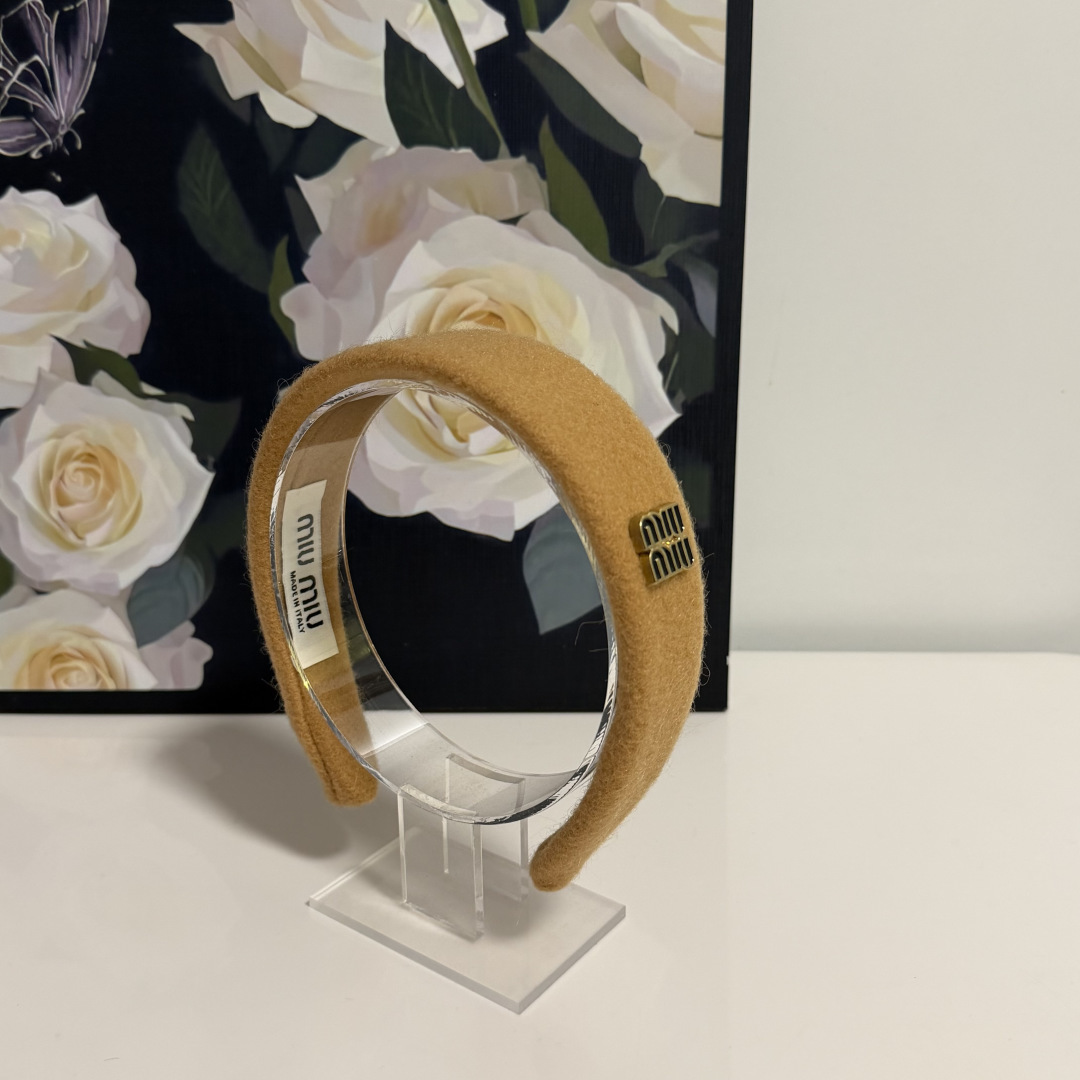 配专柜包装MiuMiu（缪缪）最新发箍小仙女快入手特殊材质 不嘞头可盐可甜～