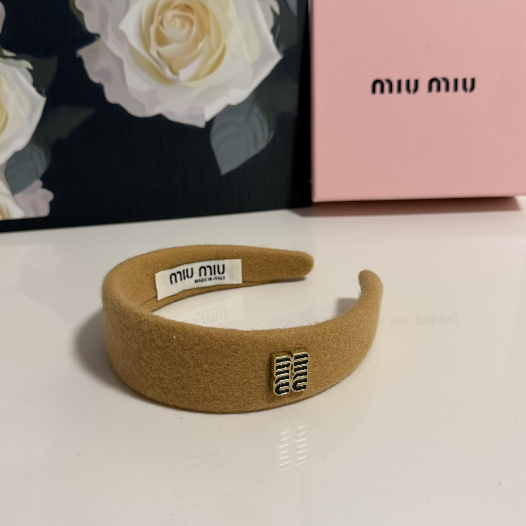 配专柜包装MiuMiu（缪缪）最新发箍小仙女快入手特殊材质 不嘞头可盐可甜～