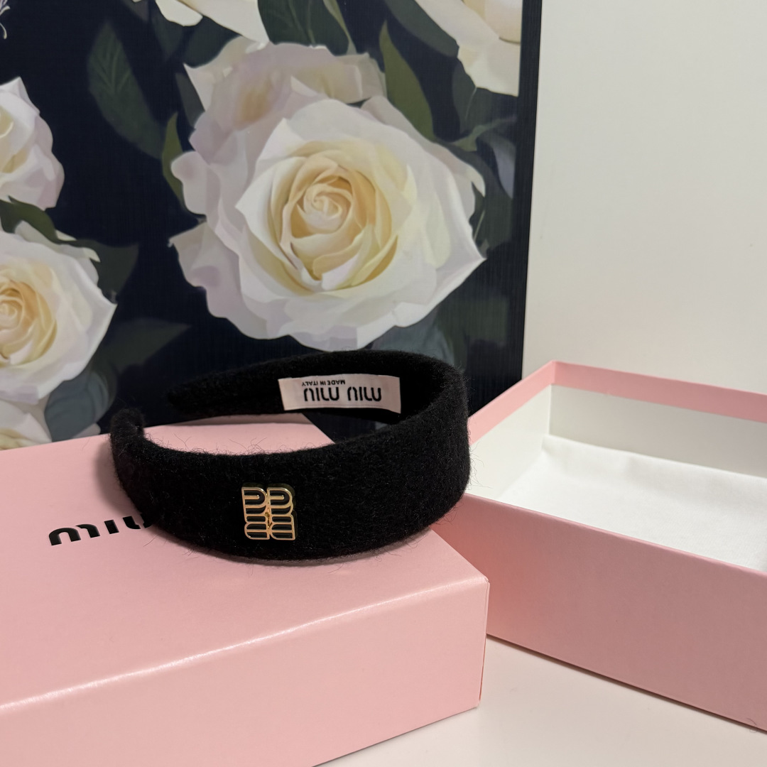 配专柜包装MiuMiu（缪缪）最新发箍小仙女快入手特殊材质 不嘞头可盐可甜～