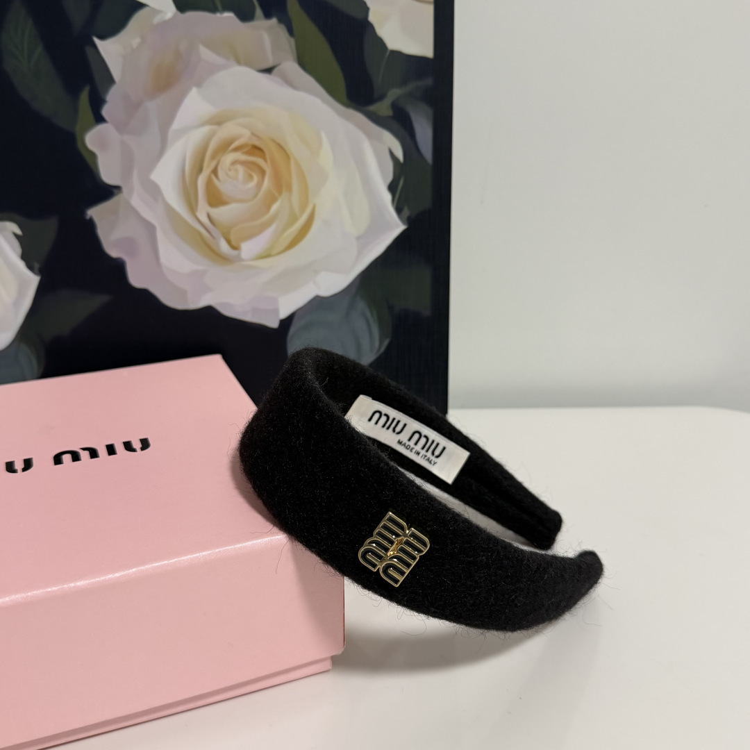 配专柜包装MiuMiu（缪缪）最新发箍小仙女快入手特殊材质 不嘞头可盐可甜～