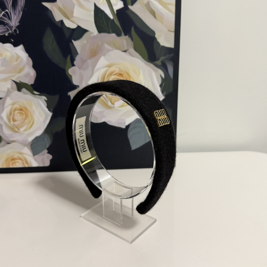 配专柜包装MiuMiu（缪缪）最新发箍小仙女快入手特殊材质 不嘞头可盐可甜～