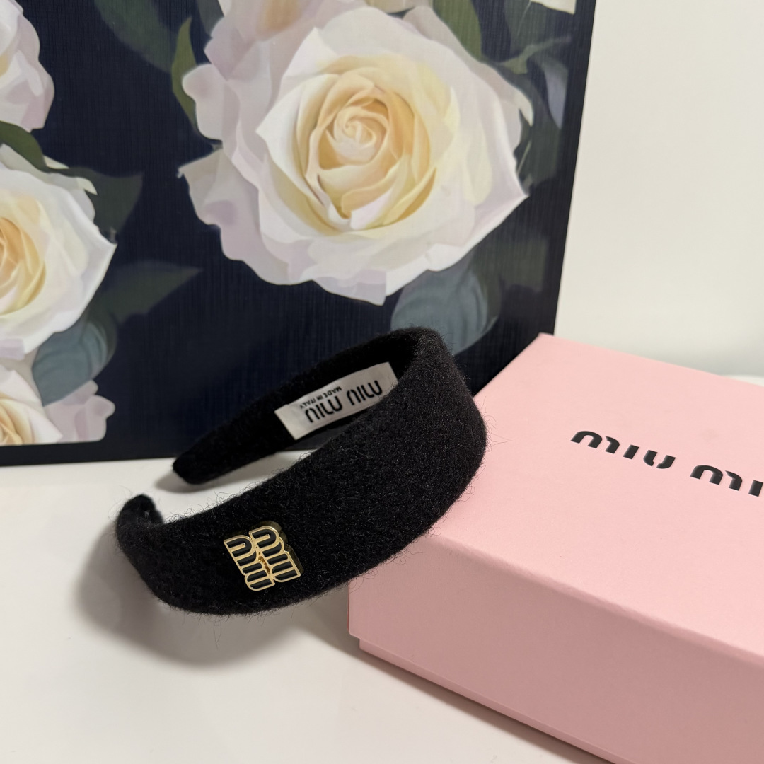 配专柜包装MiuMiu（缪缪）最新发箍小仙女快入手特殊材质 不嘞头可盐可甜～