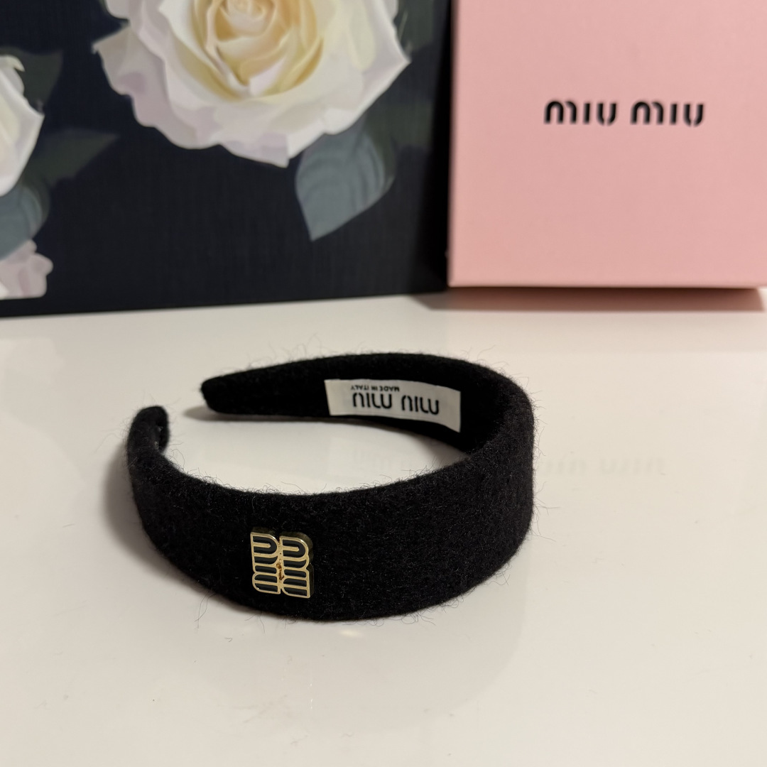 配专柜包装MiuMiu（缪缪）最新发箍小仙女快入手特殊材质 不嘞头可盐可甜～