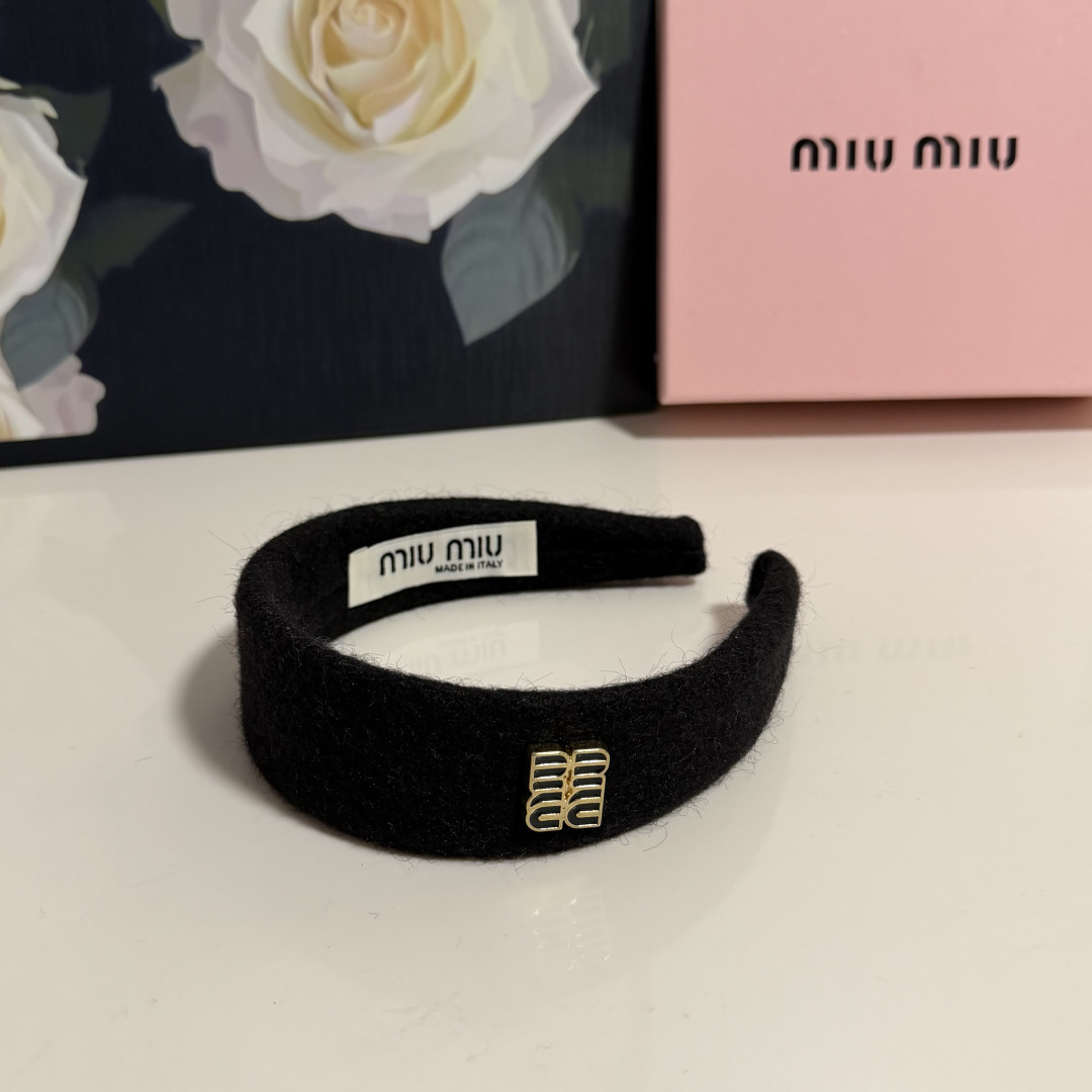 配专柜包装MiuMiu（缪缪）最新发箍小仙女快入手特殊材质 不嘞头可盐可甜～