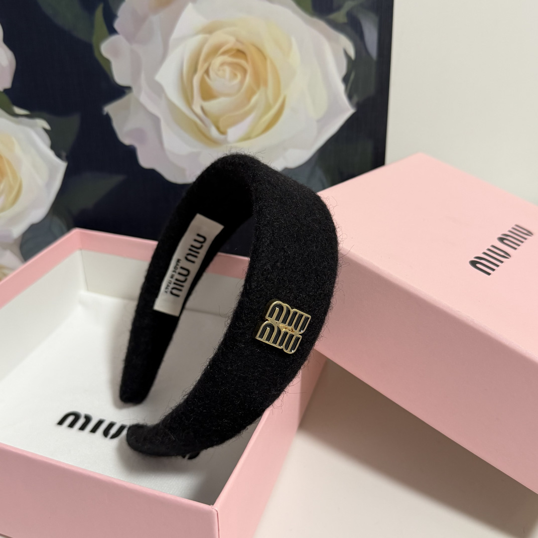 配专柜包装MiuMiu（缪缪）最新发箍小仙女快入手特殊材质 不嘞头可盐可甜～