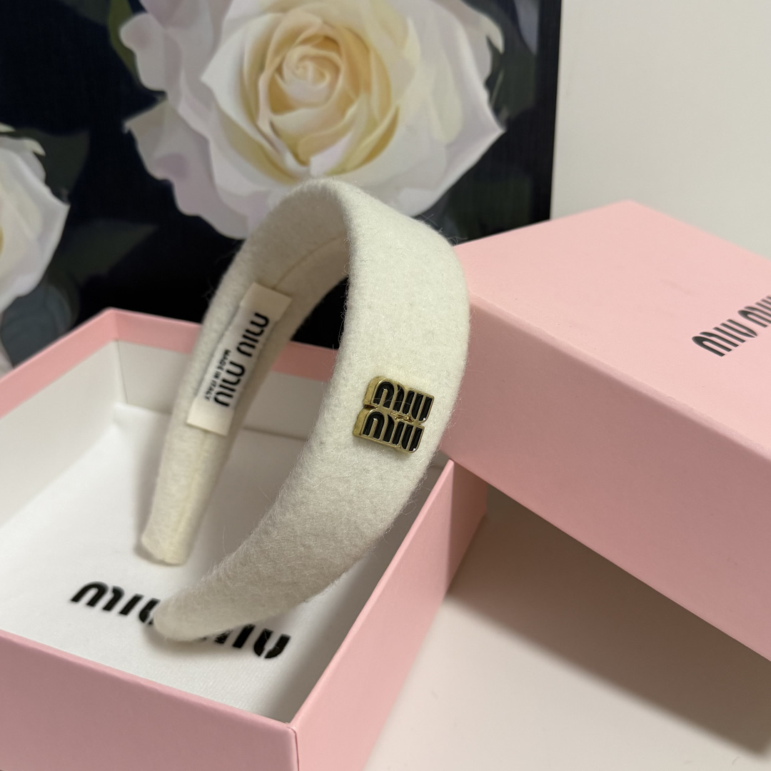 配专柜包装MiuMiu（缪缪）最新发箍小仙女快入手特殊材质 不嘞头可盐可甜～