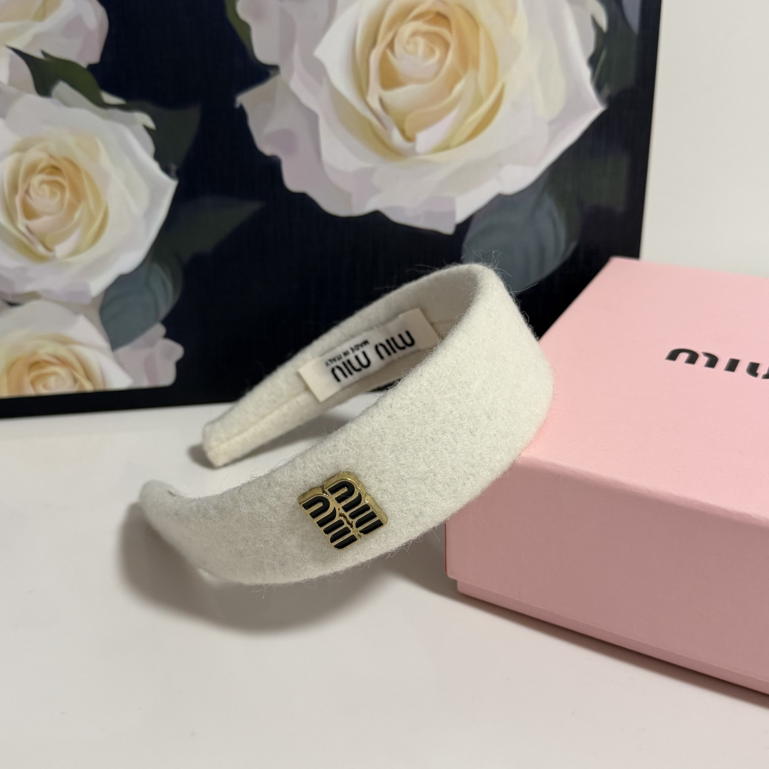 配专柜包装MiuMiu（缪缪）最新发箍小仙女快入手特殊材质 不嘞头可盐可甜～