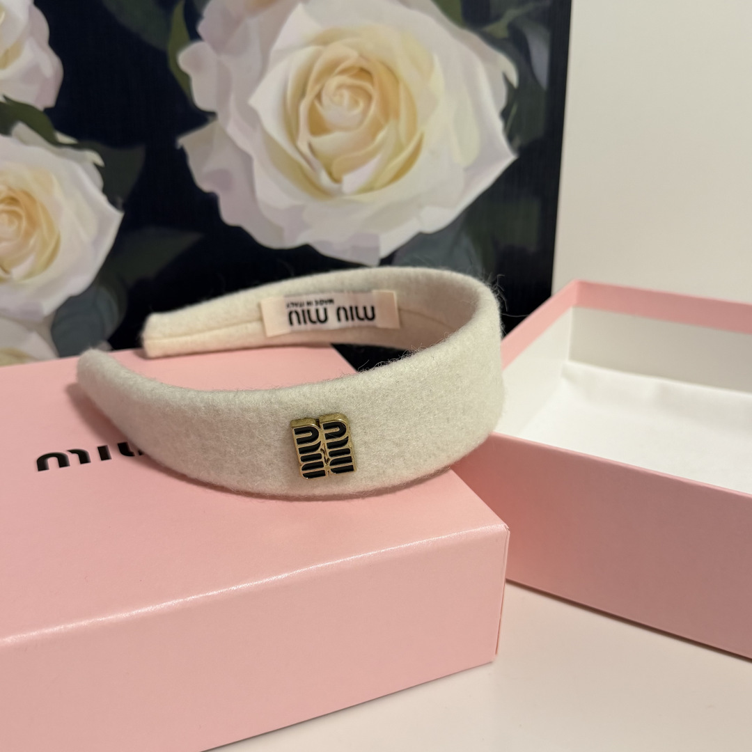 配专柜包装MiuMiu（缪缪）最新发箍小仙女快入手特殊材质 不嘞头可盐可甜～