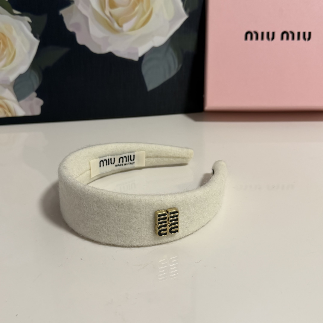 配专柜包装MiuMiu（缪缪）最新发箍小仙女快入手特殊材质 不嘞头可盐可甜～