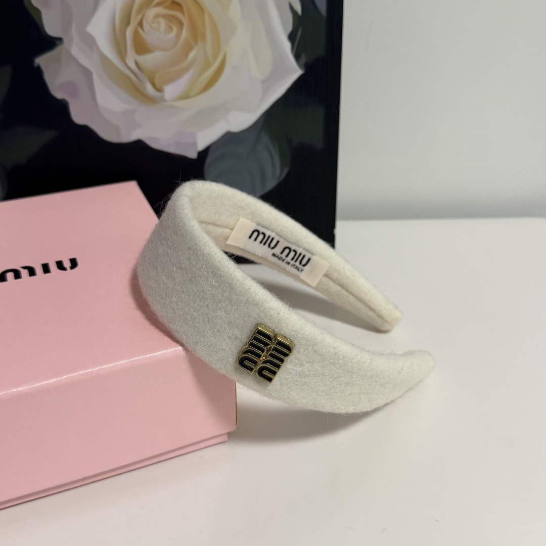 配专柜包装MiuMiu（缪缪）最新发箍小仙女快入手特殊材质 不嘞头可盐可甜～