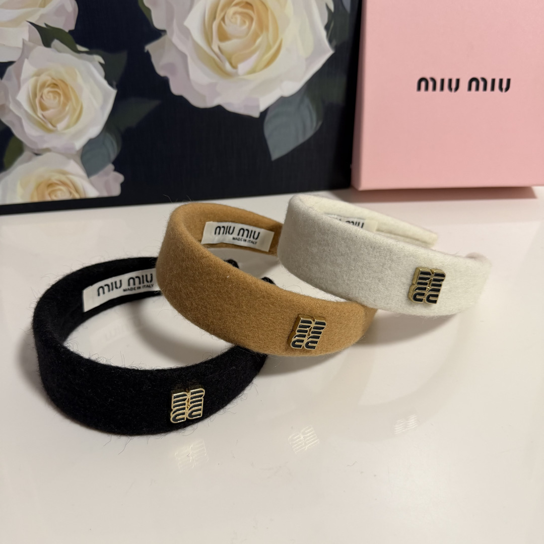 配专柜包装MiuMiu（缪缪）最新发箍小仙女快入手特殊材质 不嘞头可盐可甜～