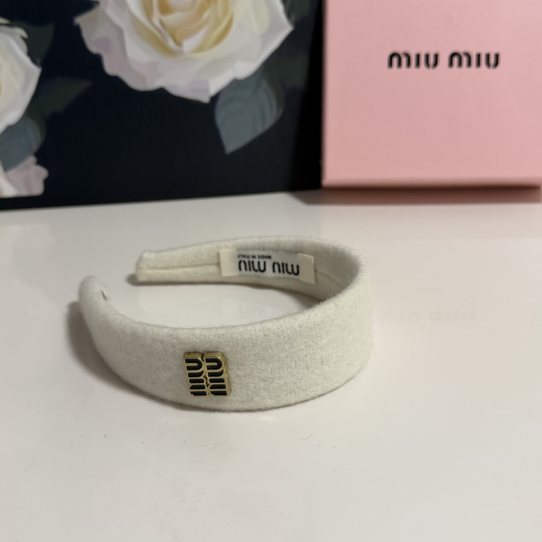 配专柜包装MiuMiu（缪缪）最新发箍小仙女快入手特殊材质 不嘞头可盐可甜～