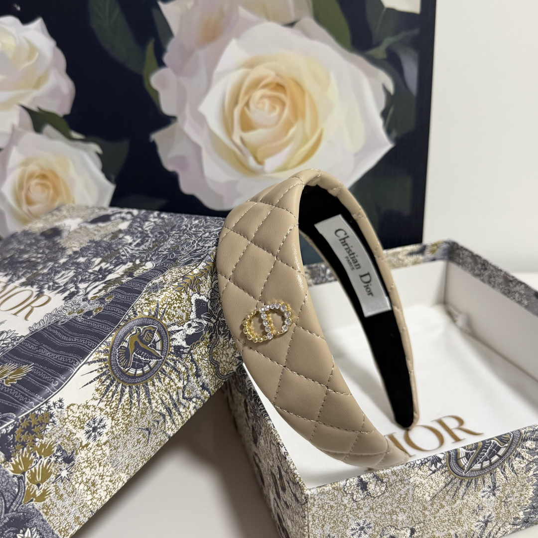 配专柜包装DIOR（迪奥）最新发箍小仙女快入手特殊材质 不嘞头可盐可甜～