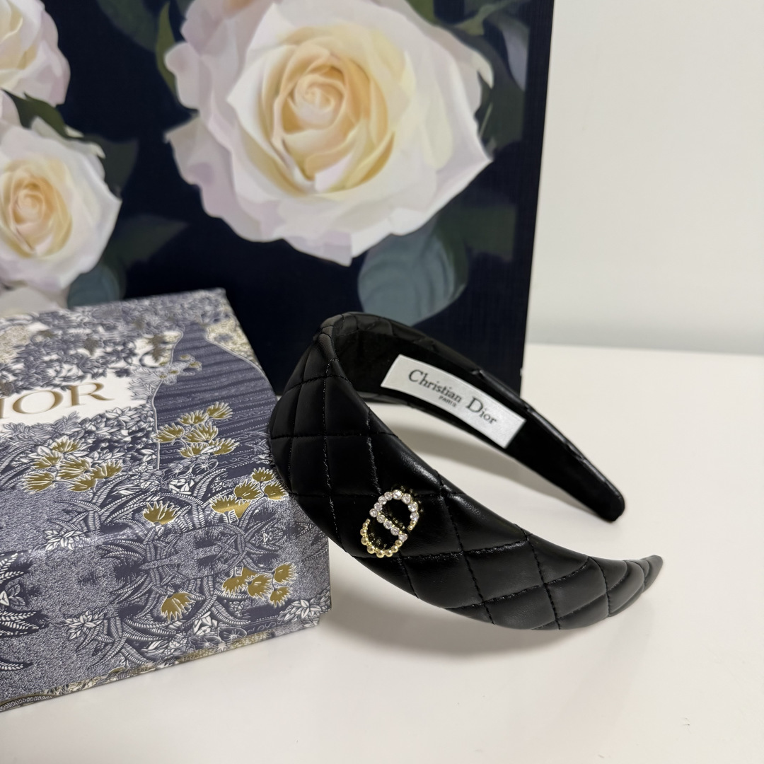 配专柜包装DIOR（迪奥）最新发箍小仙女快入手特殊材质 不嘞头可盐可甜～