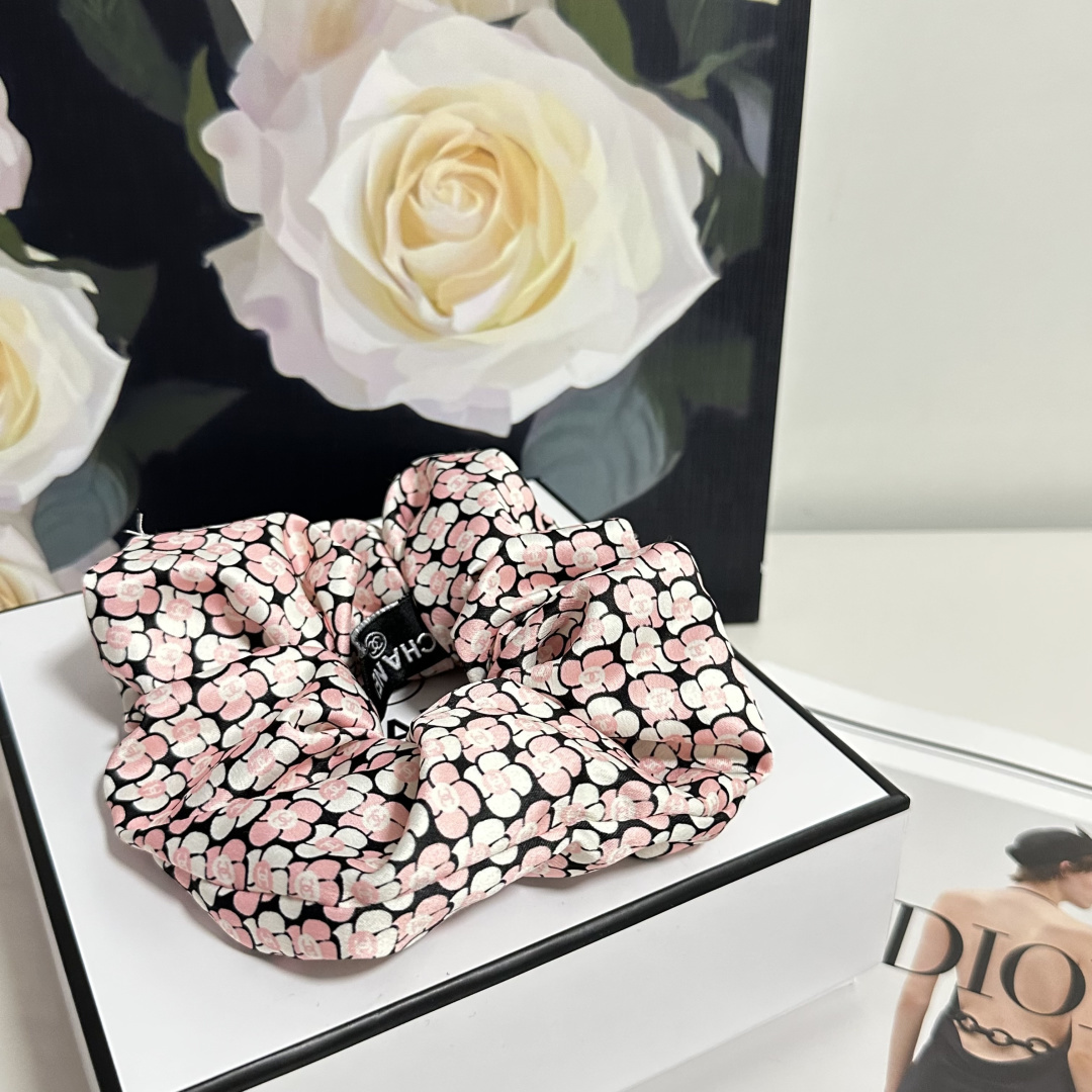 （单个）配全套包装Chanel（香奈儿）爆款小香风发圈，专柜款出货一看就特别高档 超级百搭 必须自留