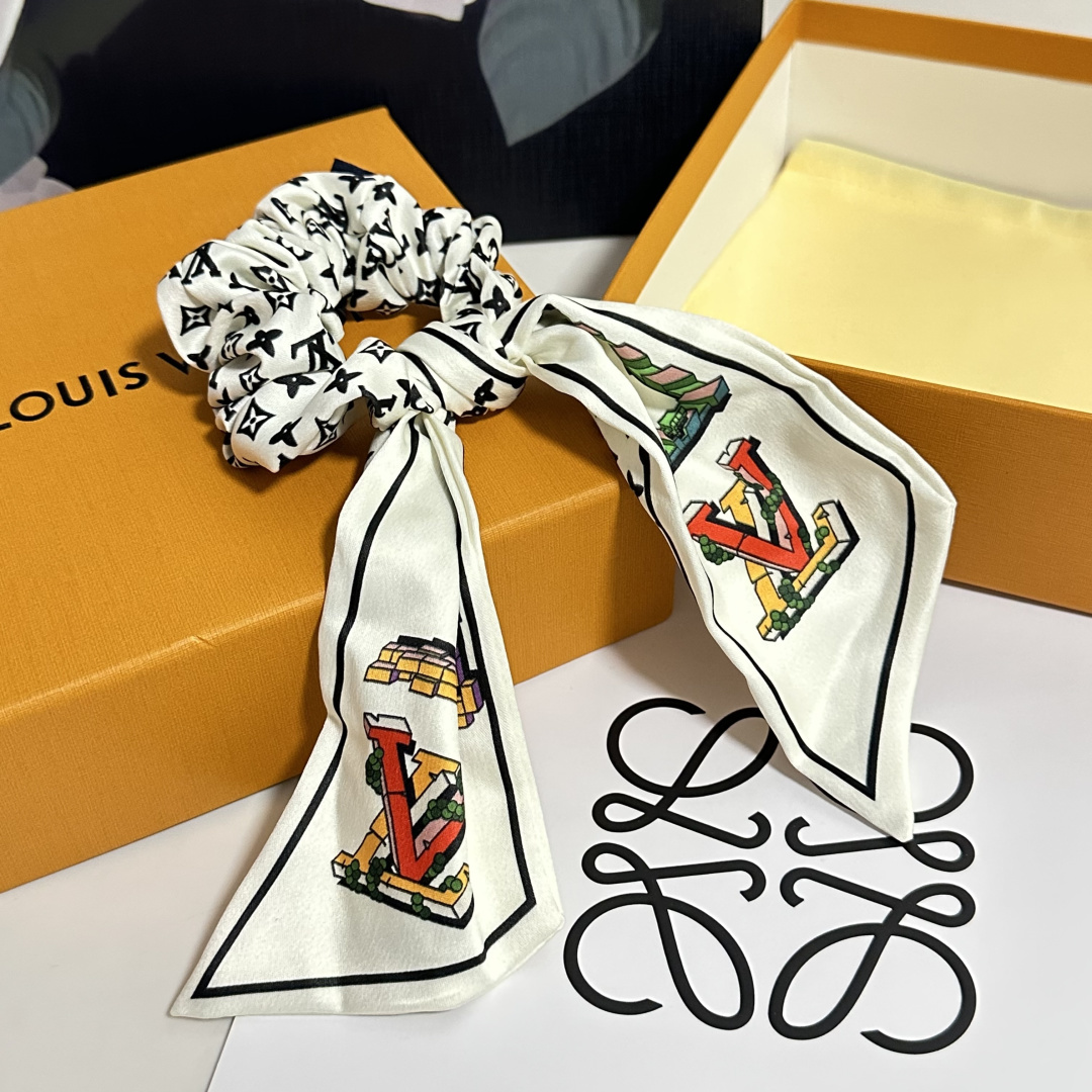 配专柜包装Lv（路易威登）最新真丝轻奢发圈小仙女快入手特殊材质 不嘞头可盐可甜～