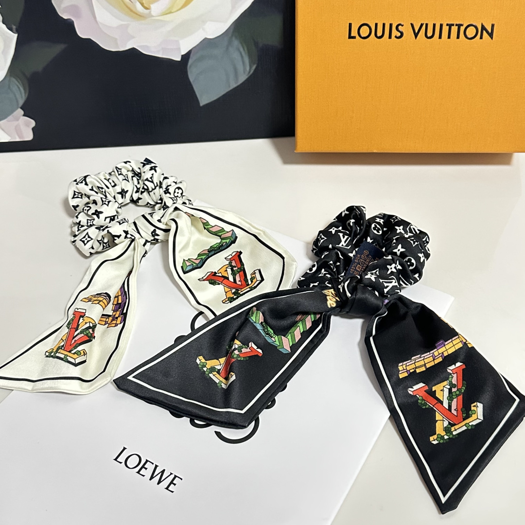 配专柜包装Lv（路易威登）最新真丝轻奢发圈小仙女快入手特殊材质 不嘞头可盐可甜～