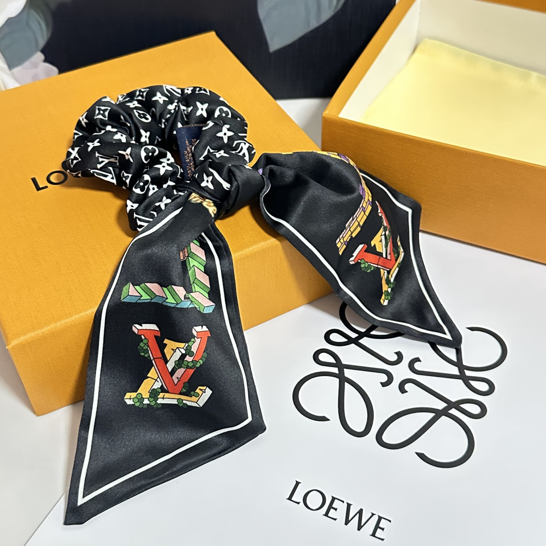 配专柜包装Lv（路易威登）最新真丝轻奢发圈小仙女快入手特殊材质 不嘞头可盐可甜～