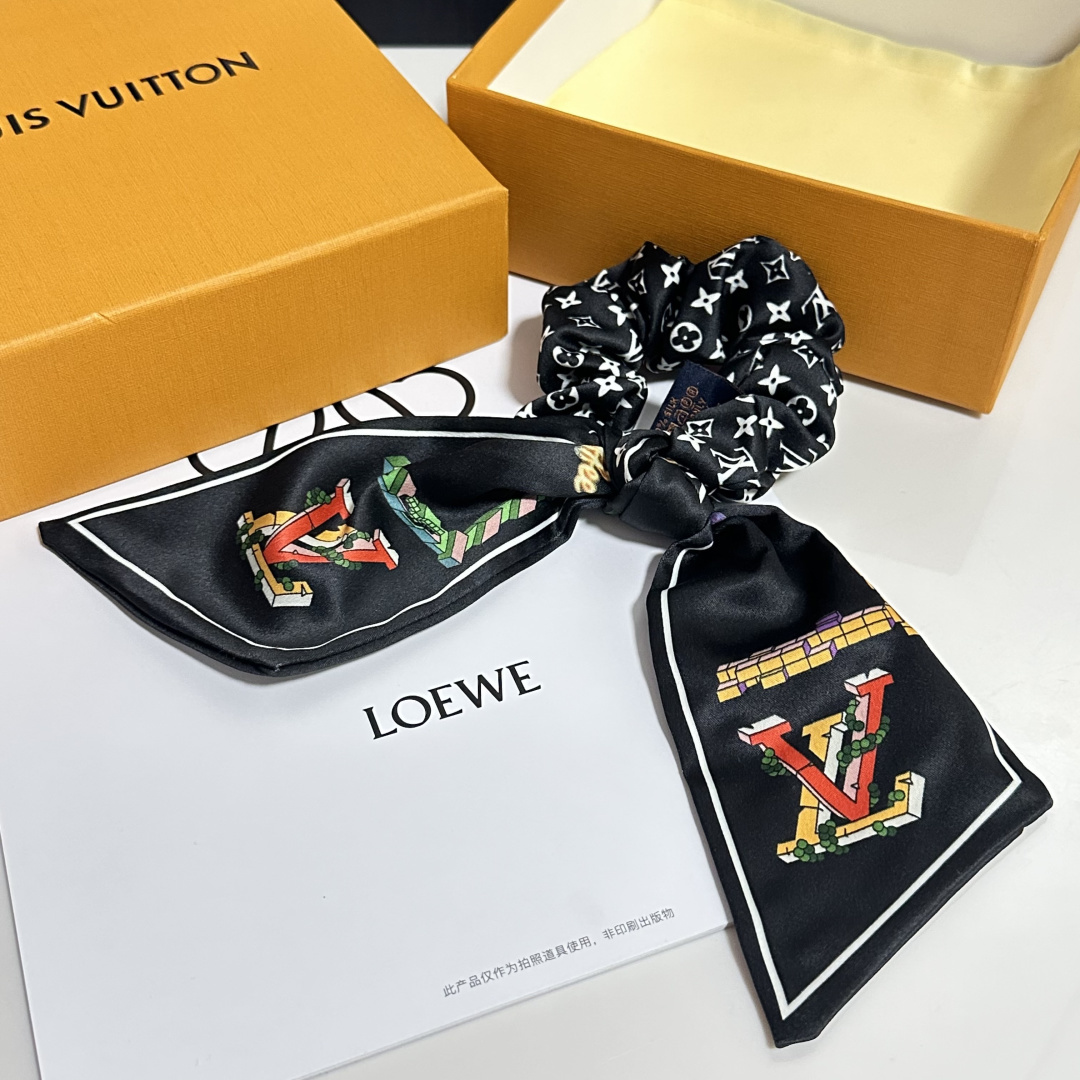 配专柜包装Lv（路易威登）最新真丝轻奢发圈小仙女快入手特殊材质 不嘞头可盐可甜～