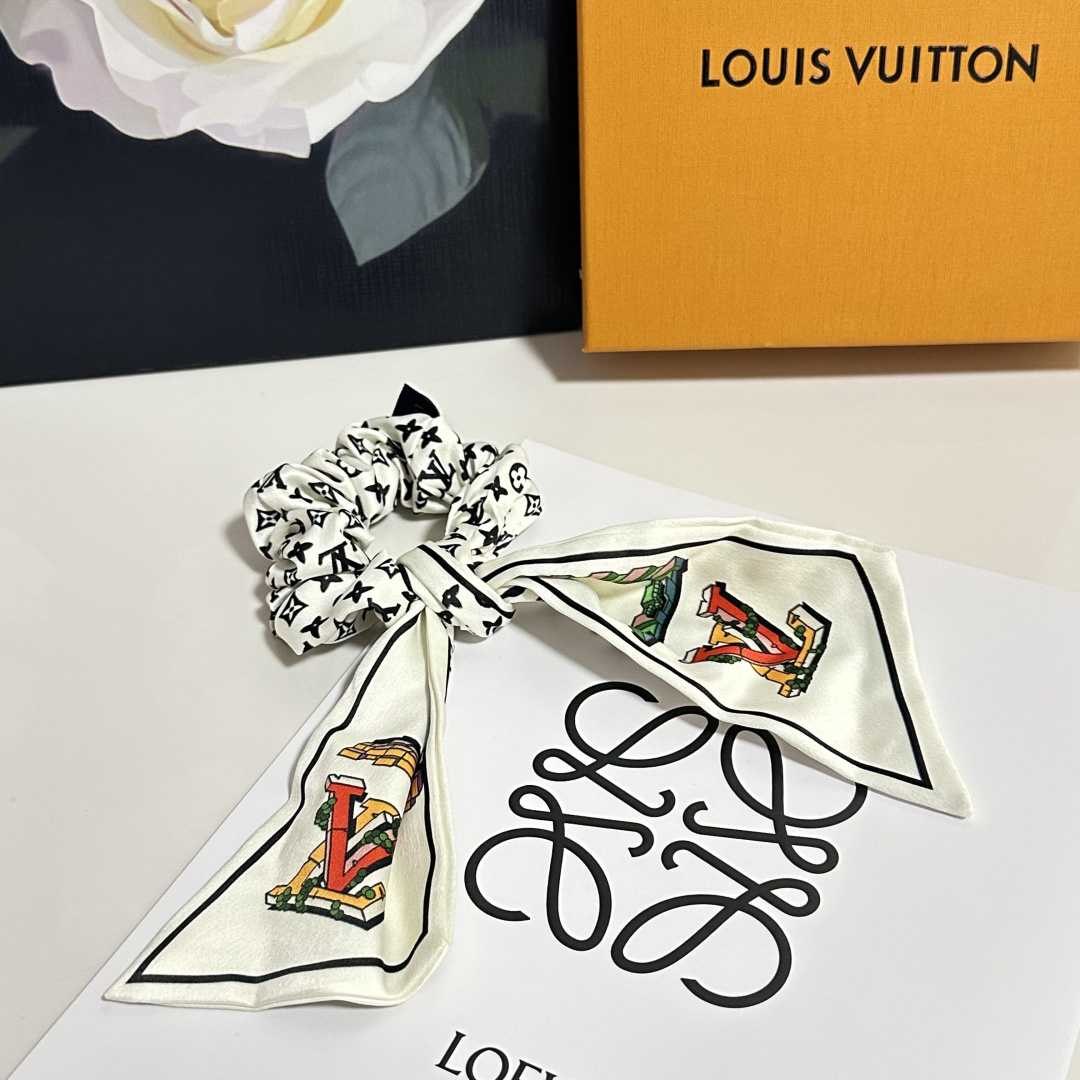 配专柜包装Lv（路易威登）最新真丝轻奢发圈小仙女快入手特殊材质 不嘞头可盐可甜～